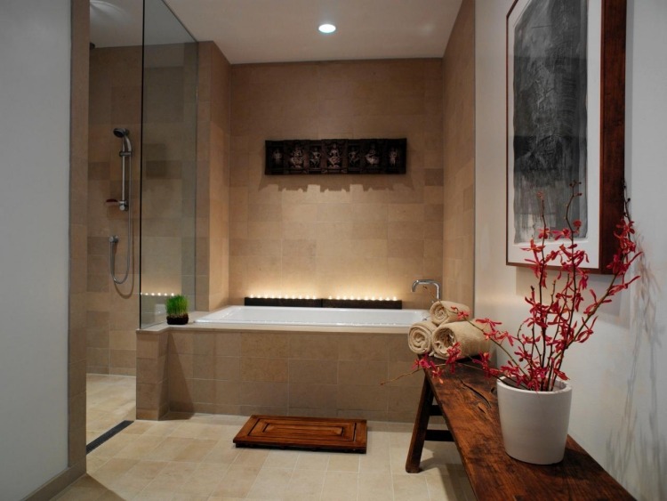 badewanne-einmauern-ablage-naturstein-kalkstein-dusche-sitzbank-holz