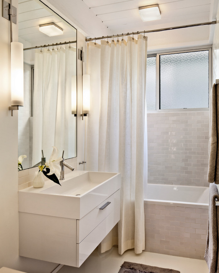 badewanne-einmauern-klein-weiss-duschvorhang-waschkonsole-rechteckig