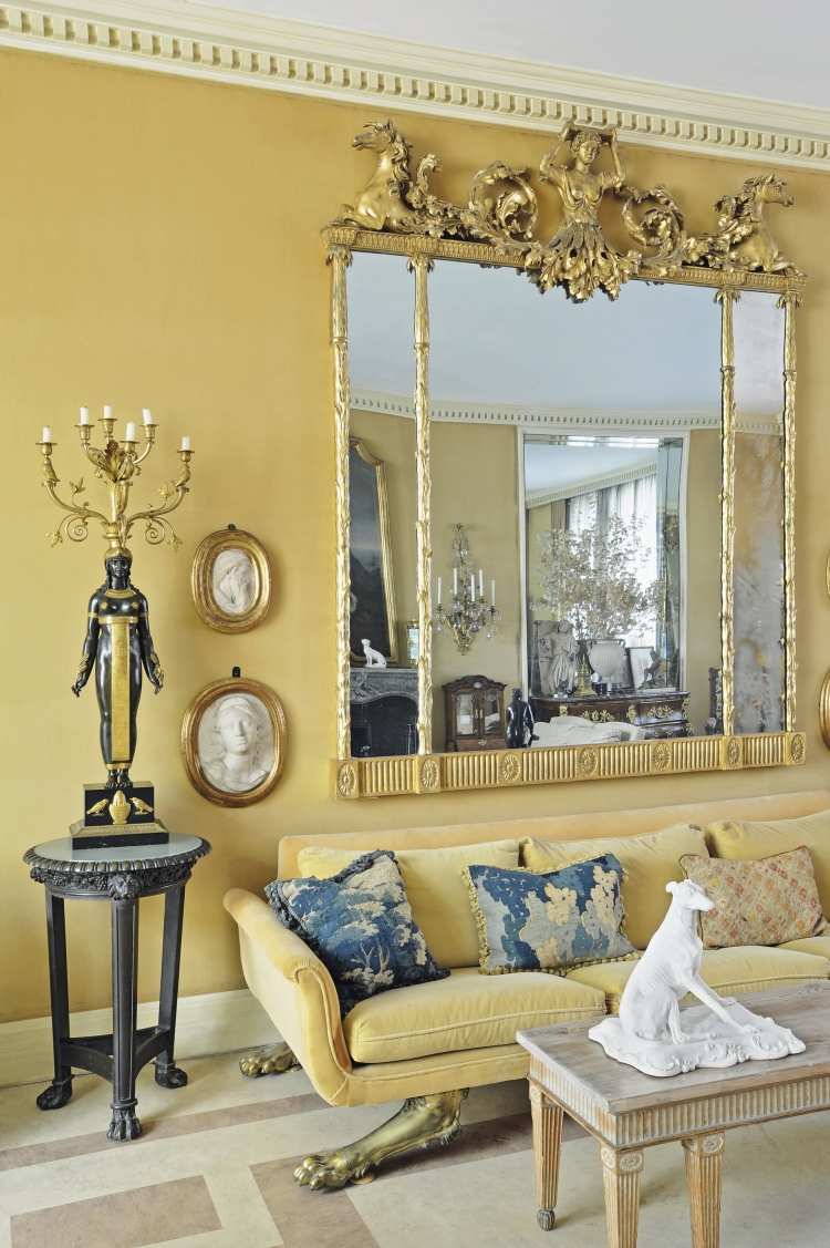 barock-mobel-modern--gelb-sofa-spiegel-stuck-scnitzerei-deko
