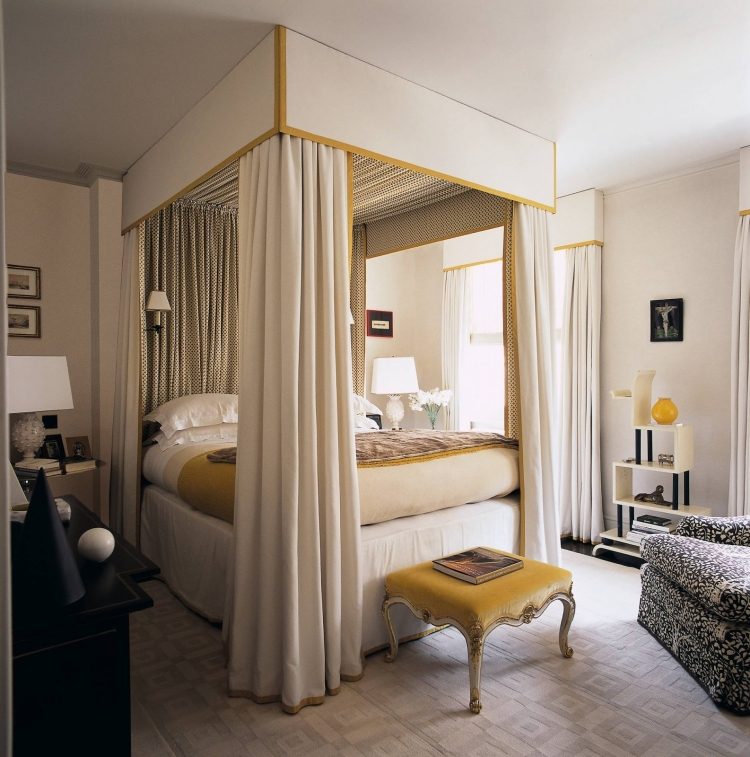 Barock Möbel -schlafzimmer-modern-weiss-gelb-samt-polster-himmelbett
