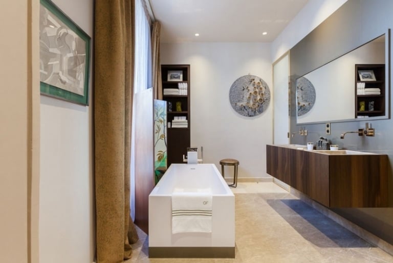 barock-trifft-moderne-paris-badezimmer-kantig-holz-marmor