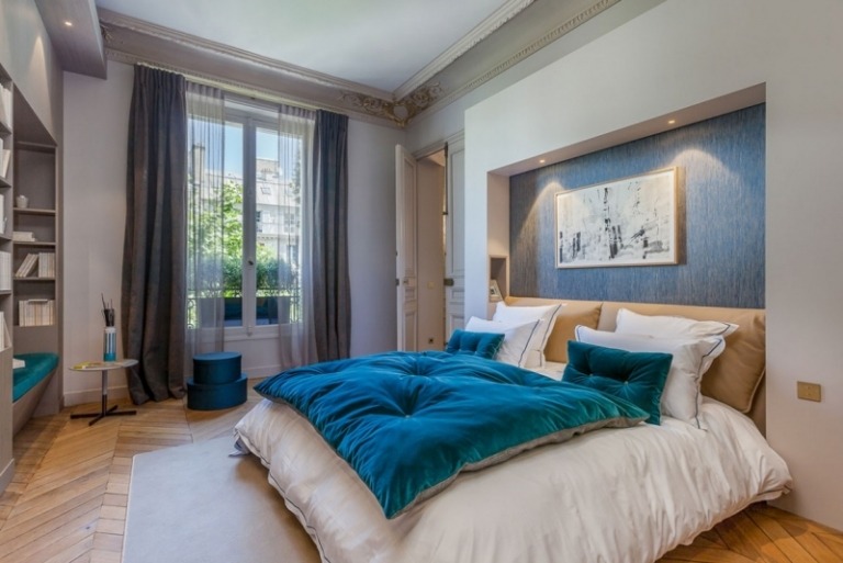 barock-trifft-moderne-paris-schlafzimmer-modern-blau-beige-grau