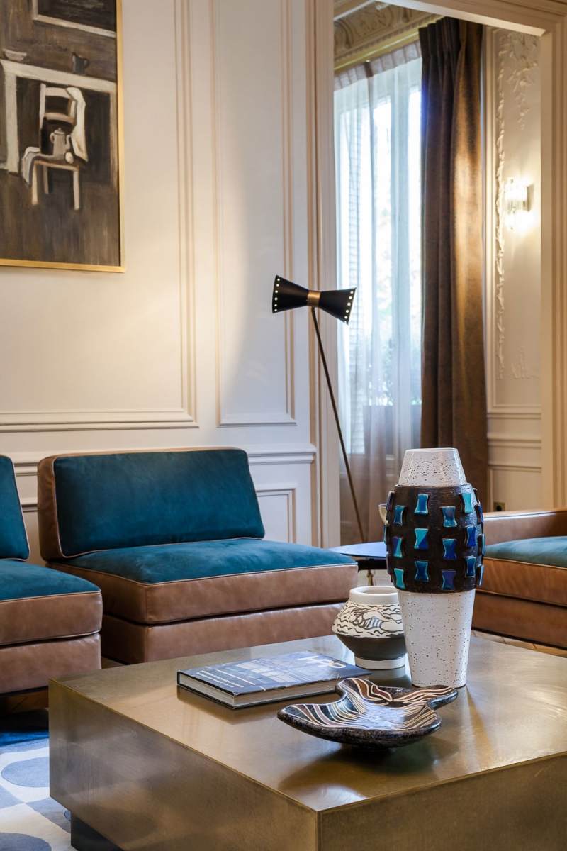 barock-trifft-moderne-paris-wohnzimmer-sessel-leder-wildleder-dunkelblau-braun