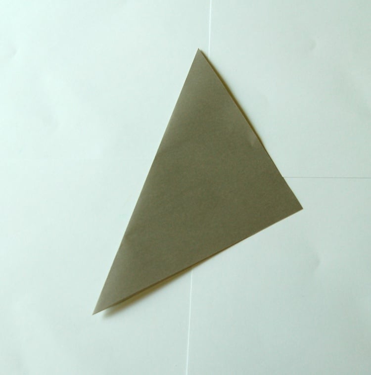 basteln origami tiere falten anleitung dreieck hund schritt 2