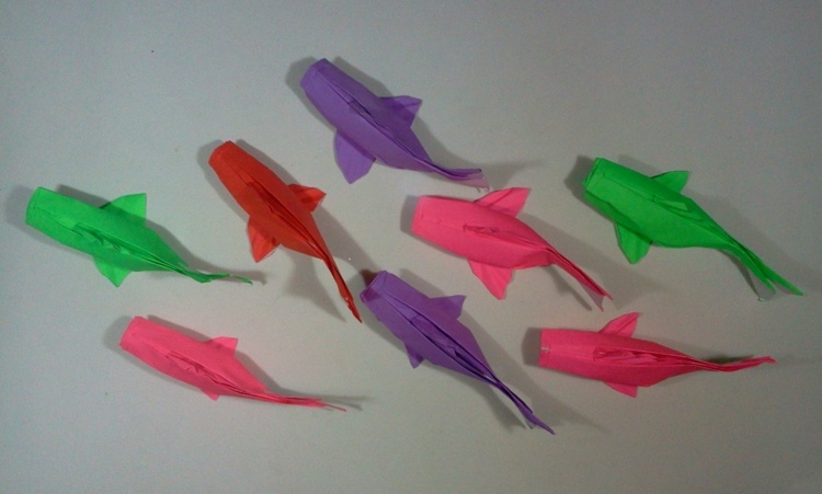 basteln origami tiere fische koi bunt wanddeko idee