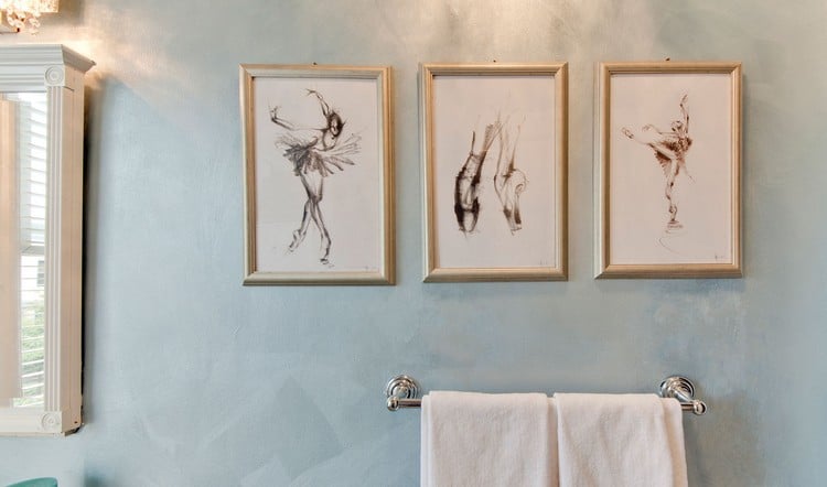 bilder-bad-aufhangen-ballerinnen-zeichnungen-gerahmt