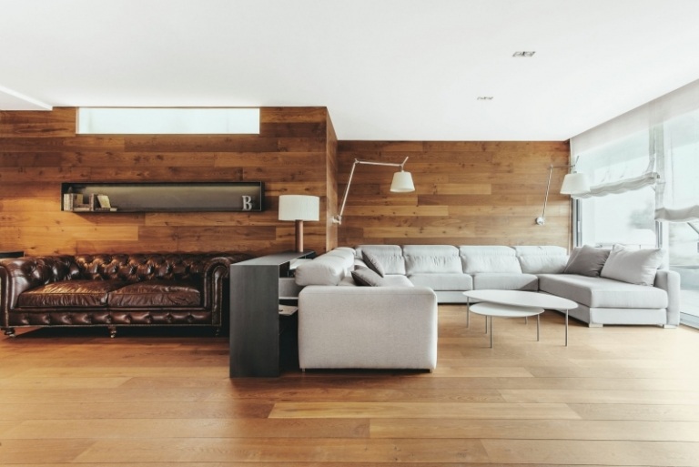 chesterfield-sofa-holz-modern-wohnyimmer-couch-hell-gross-wandverkleidung