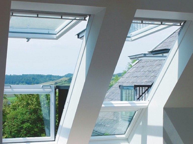 dachfenster balkon zwei teile weiss fensterprofil inneneinrichtung idee