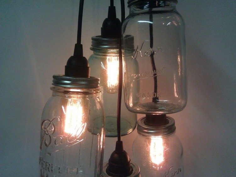 deckenlampe-selber-bauen-ideen-diyglasdosen-vintage-leuchte-gluehbirnen