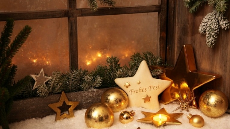 dekoration fensterbank sterne gold weihnachten windlicht tannengruen