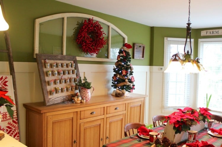 dekorieren sideboard adventskalender christbaum kranz fenster