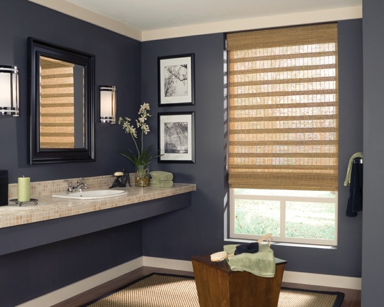 design bambusrollos blaugrau wand idee badezimmer spiegel waschbecken