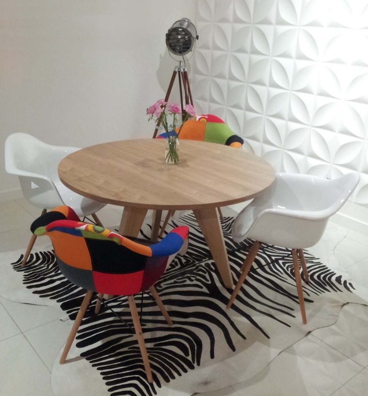 eames-plastic-chair-moderne-einrichtung-variante-gepolstert-bunt-vintage-zebra-teppich
