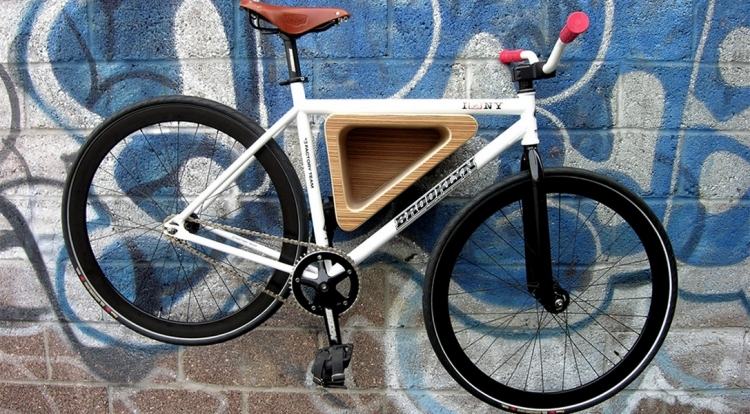 fahrradhalterung-wand-selber-bauen-ideen-graffiti-dreieckig-modern-design