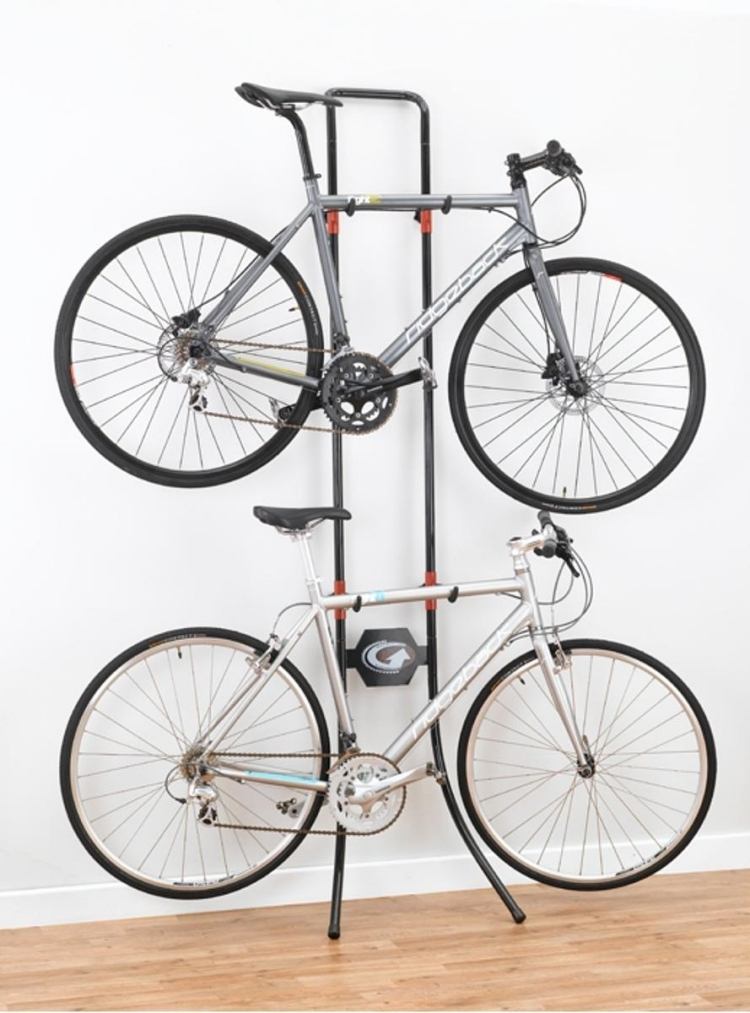 Fahrradhalterung für Wand -selber-bauen-ideen-staender-wandmontiert-metall-rohr-haken