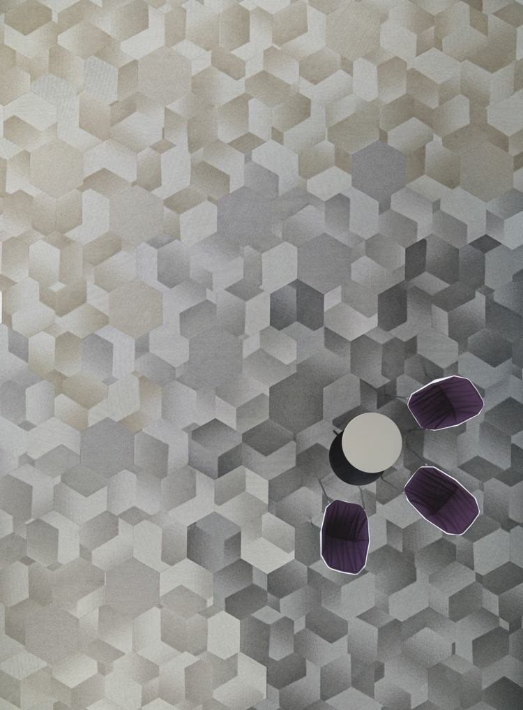 fussboden fliesen design tex grau beige stuehle purpur