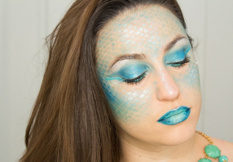 halloween gesichter schminken meerjungfrau kostuem blau tuerkis