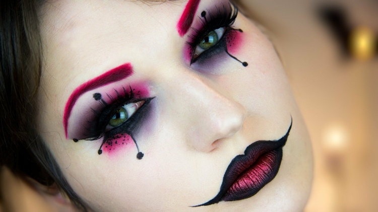 halloween gesichter schminken schwarz pink hofnarr inspiration lippenstift