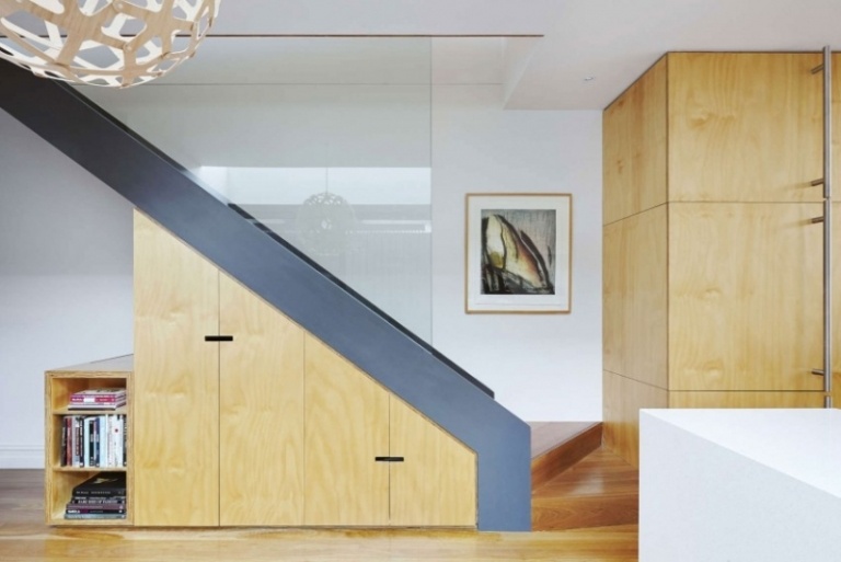 haus-renovieren-umbauen-innendesign-modern-holz-holzboden-treppe-glas