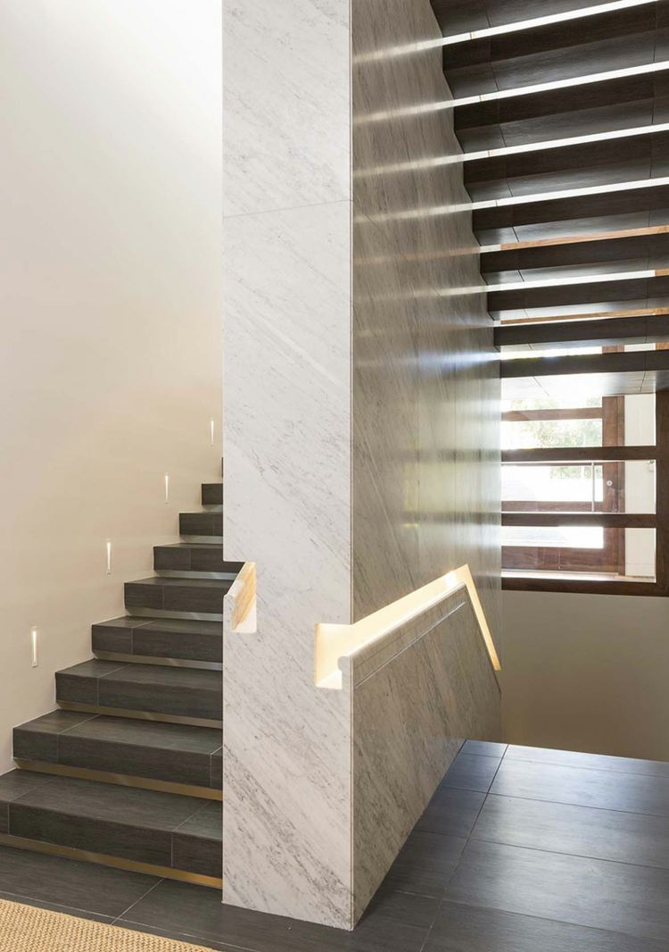 ideen gelaender design edel marmor grau indirekte beleuchtung minimalistisch