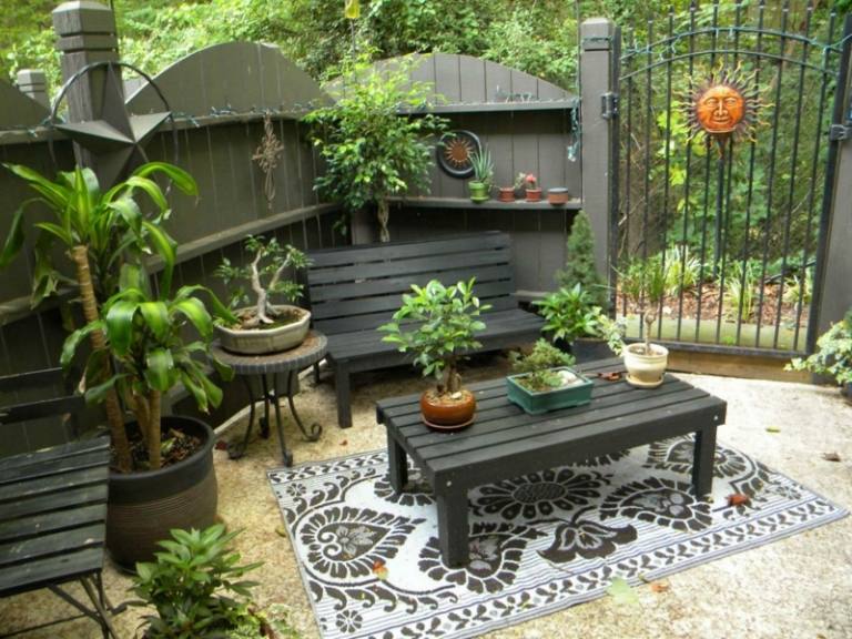 ideen terrassenbepflanzung schwarz gartenmoebel outdoor teppich topfpflanzen