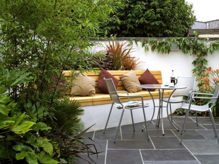 ideen terrassenbepflanzung sitzbank eingebaut hochbeet holz kletterpflanze