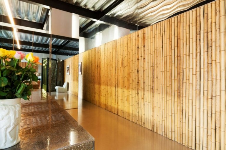 interieur aus beton und aluminium bambus wandverkleidung schlafzimmer dekoration vase
