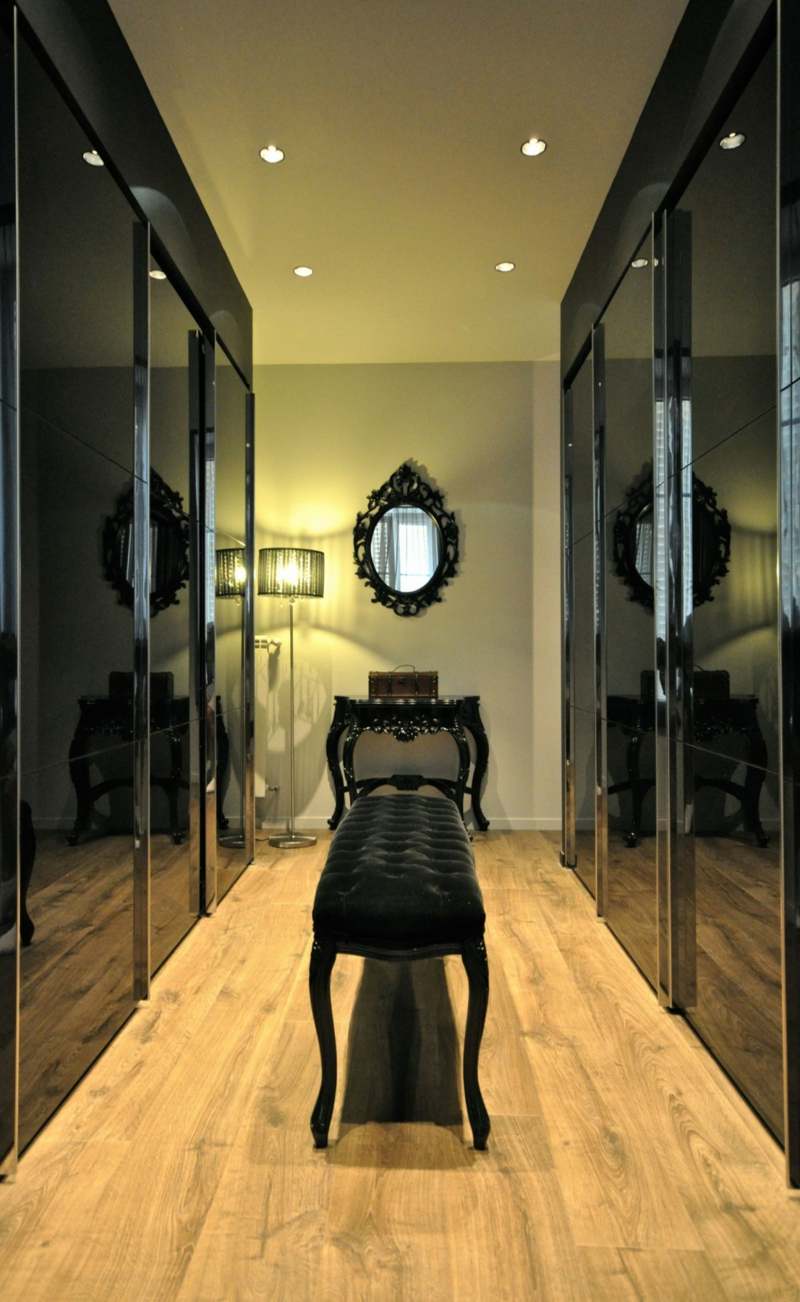 interieur schwarzen akzenten hochglanz vintage hocker beistelltisch spiegel