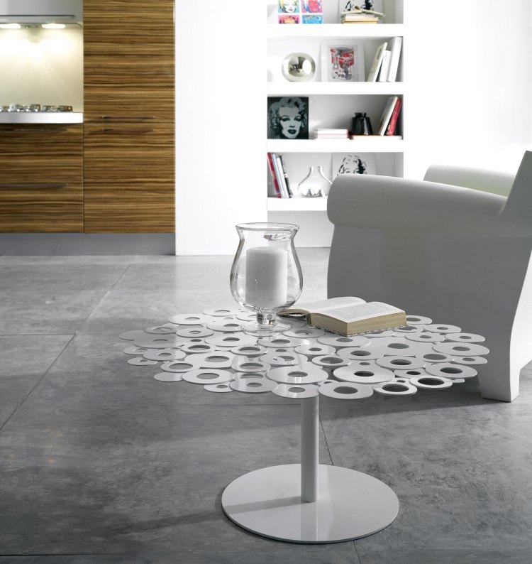Italienische Designermöbel -kaffeetisch-beistelltisch-modern-weiss-sessel-buch-deko