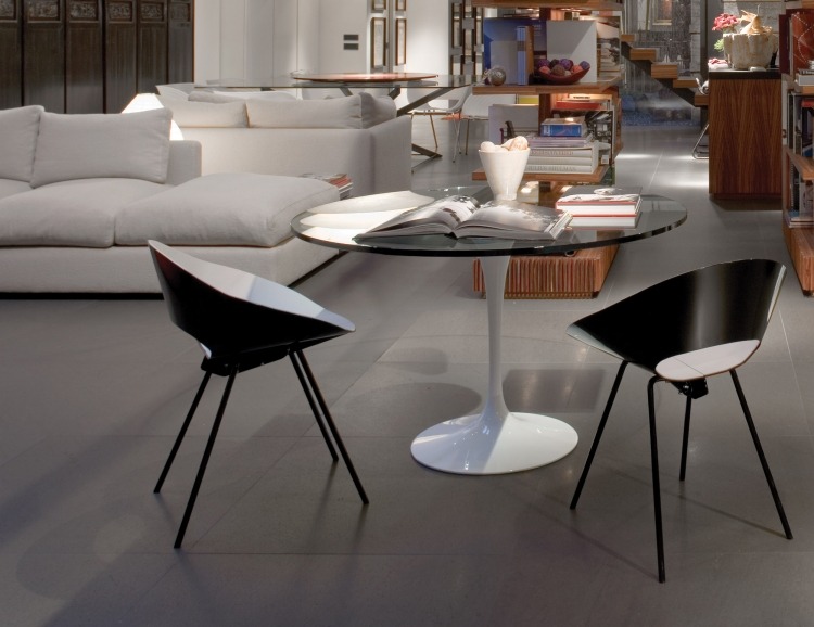 Italienische Designermöbel -stuhl-schwarz-schale-beine-metall-plastik-tisch