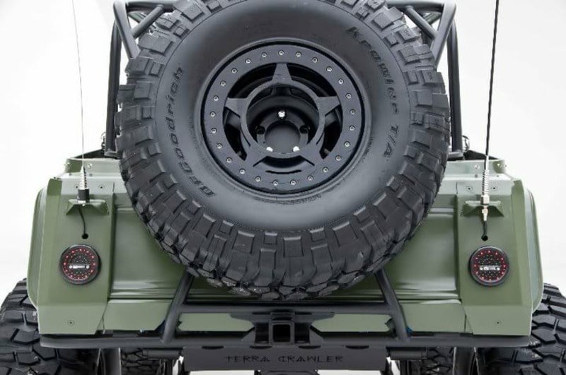 jeep tuning terra crawler khaki armee farbe ersatzreifen gelaendewagen