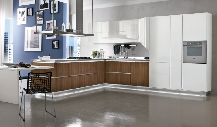moderne-kucheneinrichtungen-hi-tech-minimalistisch-holz-grau-offen-lform-weiss-indirekte-beleuchtung