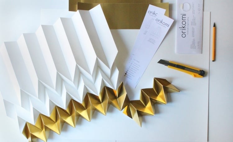 origami-lampe-diy-anleitung-falten-karton-cutmesser-zeichnung-gold