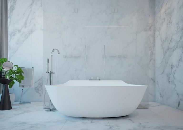 raumgestaltung-ideen-grau-badezimmer-marmor-weiss-badewanne-freistehend-glaswand-dusche