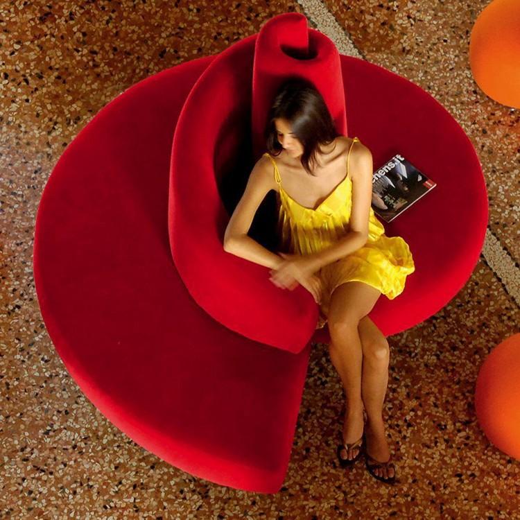 runde-sofas-modern-rot-spirale-TATLIN-Mario-Cananzi