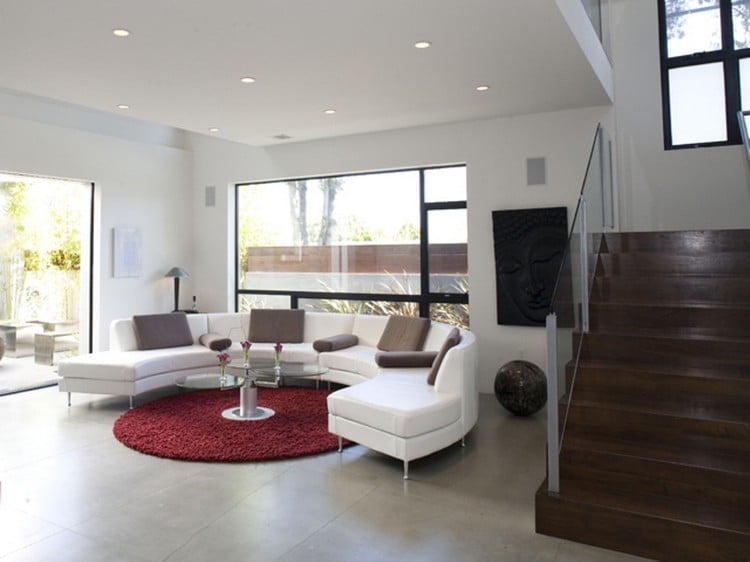 runde-sofas-modern-weiss-runder-roter-teppich