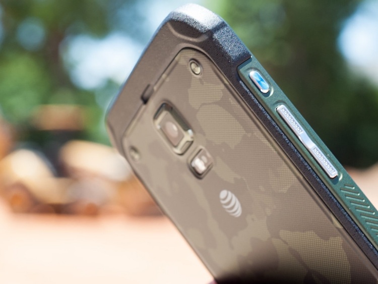 Samsung Galaxy S6 Active -handy-camouflage-gruen-schwarz-winkel-ubereblick