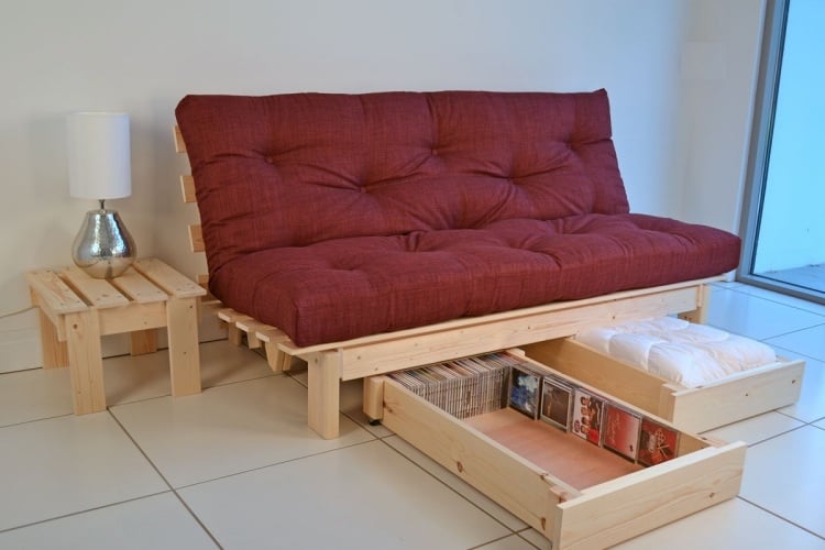 schubladenbett-massivholz-ideen-schlafzimmer-doppelbett-couch-ausziehbar-schubladen-rollen