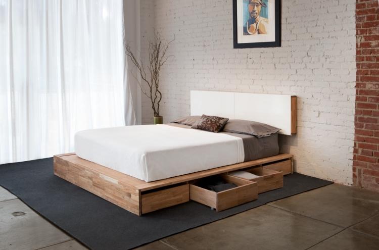 schubladenbett-massivholz-ideen-schlafzimmer-doppelbett-modern-funktional-backsteinwand-deko