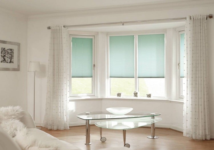 Sonnenschutz für Fenster innen plissees-mintgruen-weisses-wohnzimmer