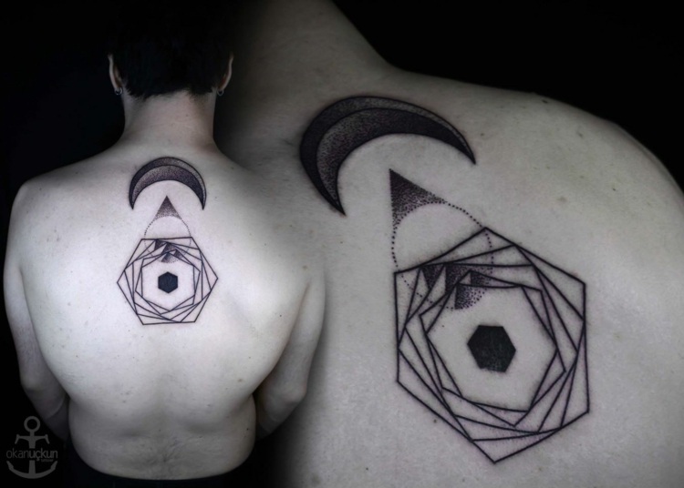 tattoos-mit-surrealem-design-sichelmond-geoemtrisch-idee