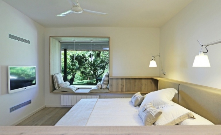 terrassenuberdachung-design-geflecht-schlafzimmer-fenstersitz-nachtlampen-luefter