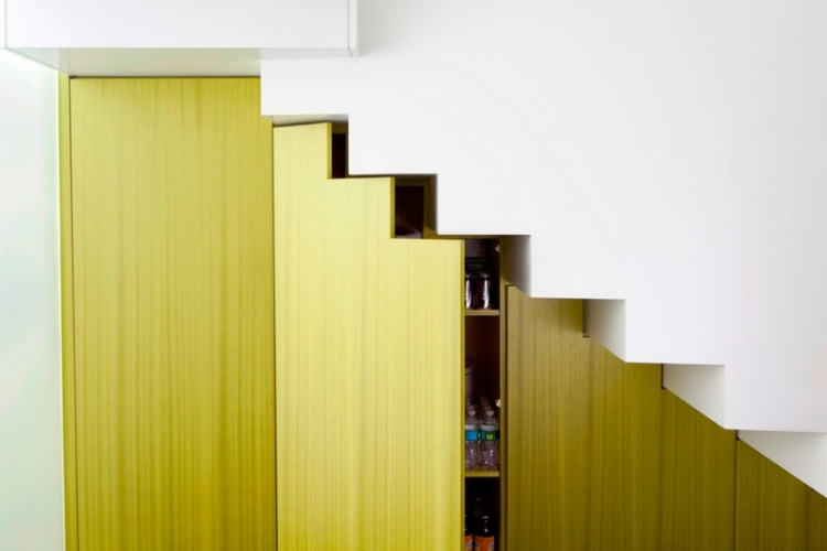 treppen nische ideen modern stil gruen farbe einbauschrank