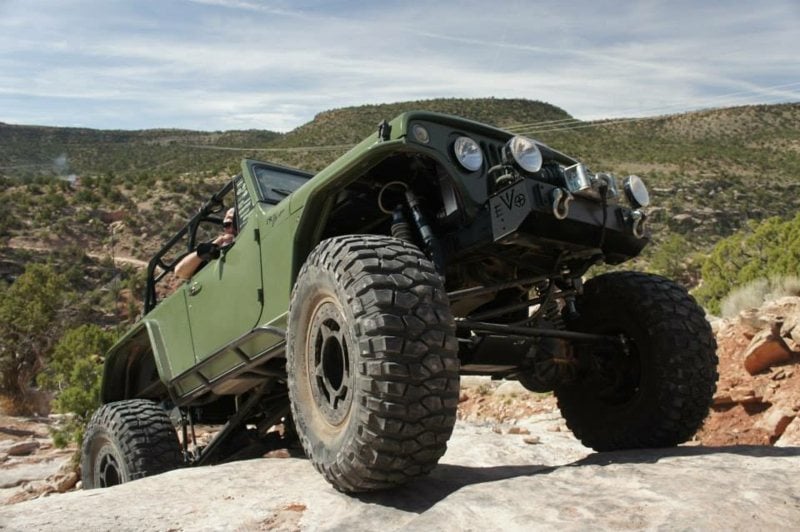 tuning jeep terra crawler gelaenderreifen strapazierfaehig huegel anstieg sport