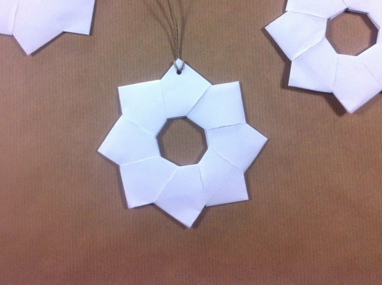 weihnachtssterne basteln originell papier ring origami