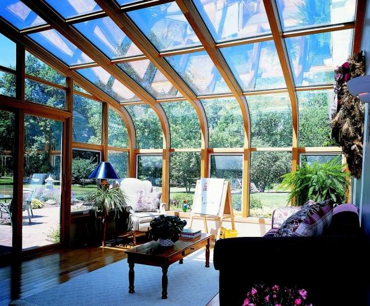 wintergarten-holz-selber-bauen-tipps-glasdach-verglasung-gewoelbt-sonnenschain-licht-durchfluss