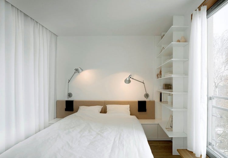 wohnungseinrichtung-ideen-schlafzimmer-weiss-regalsystem-kleiderschrank-vorhang