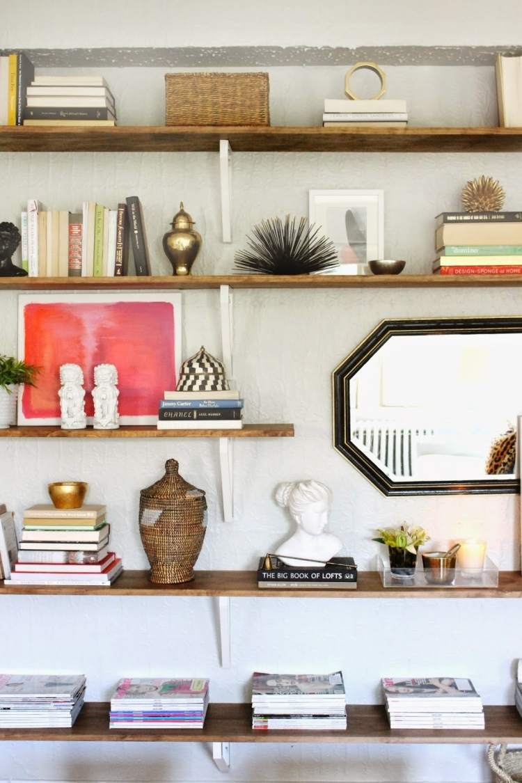 wohnwand-selber-bauen-ideen-wandregal-buecher-deko-spiegel-vintage
