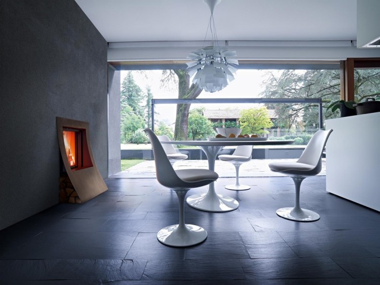 Kamin-modern-minimalistisch-tulip-chairs-weiss-panoramafenster-modell-forma-65