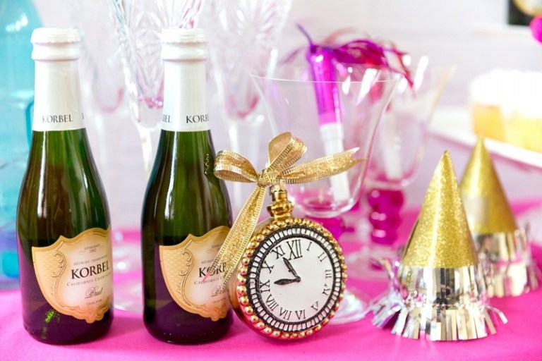 Silvester feiern Champagne-Flasche-dekorieren-Gold-rosa